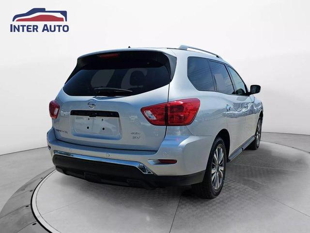 Photo of 2018 Brilliant Silver Nissan Pathfinder