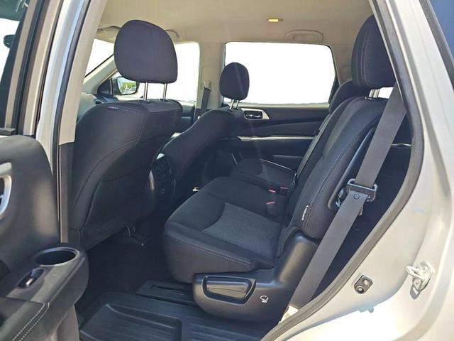 Photo of 2018 Brilliant Silver Nissan Pathfinder