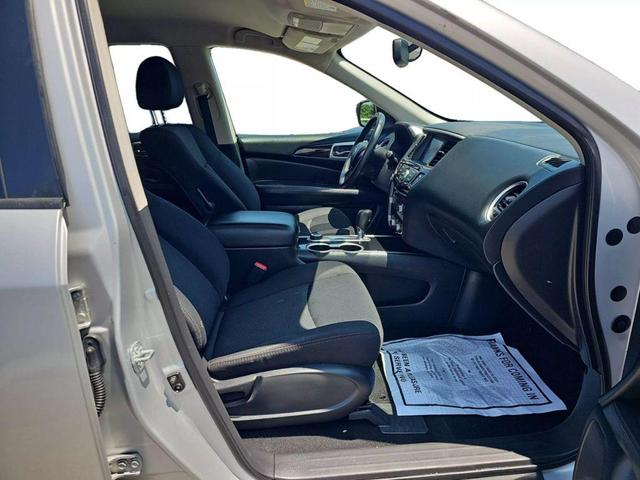Photo of 2018 Brilliant Silver Nissan Pathfinder