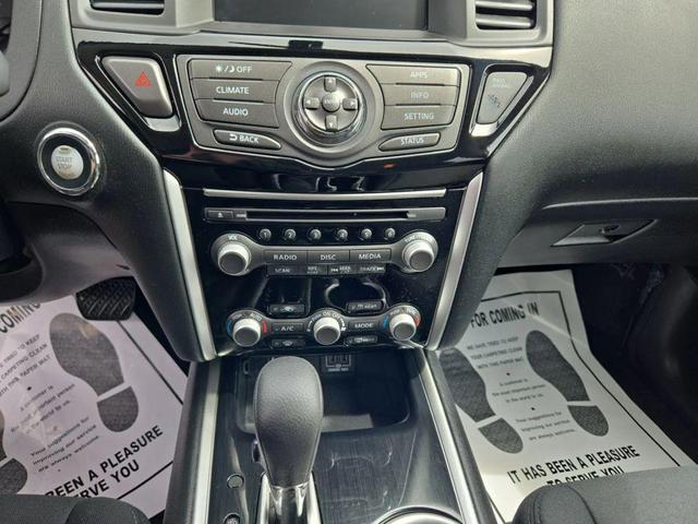 Photo of 2018 Magnetic Black Nissan Pathfinder