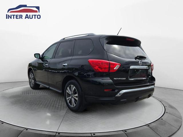Photo of 2018 Magnetic Black Nissan Pathfinder