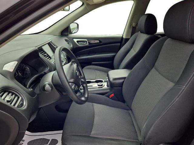Photo of 2018 Magnetic Black Nissan Pathfinder