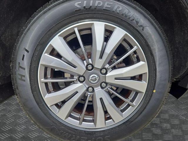Photo of 2018 Magnetic Black Nissan Pathfinder