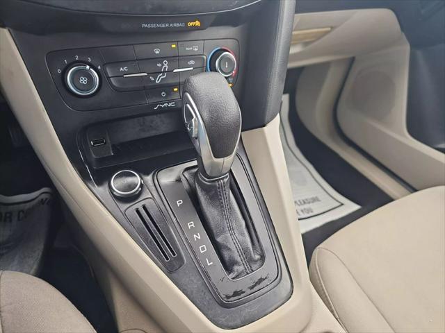 Photo of 2017 Oxford White Ford Focus