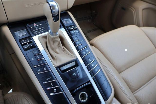 Photo of 2016 Dark Blue Metallic Porsche Macan