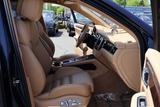 Photo of 2016 Dark Blue Metallic Porsche Macan