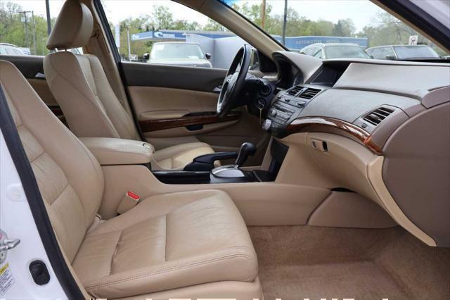 Photo of 2010 White Diamond Pearl Honda Accord