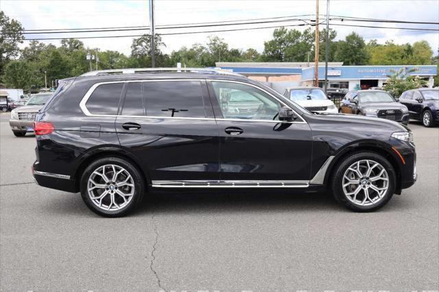 Photo of 2019 Black Sapphire Metallic BMW X7