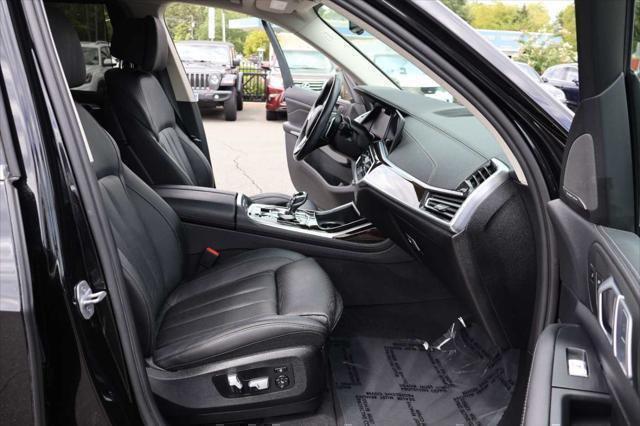 Photo of 2019 Black Sapphire Metallic BMW X7