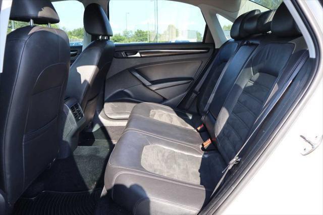 Photo of 2014 Candy White Volkswagen Passat