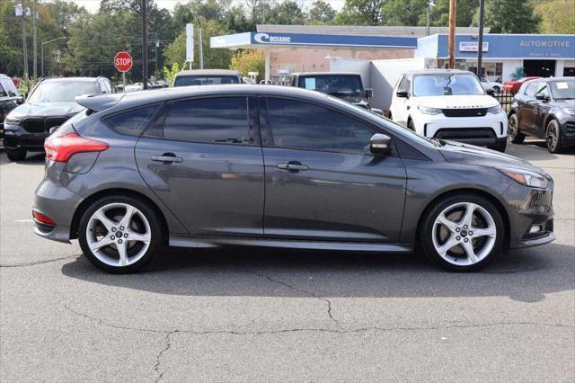 Photo of 2017 Magnetic Metallic Ford Focus ST