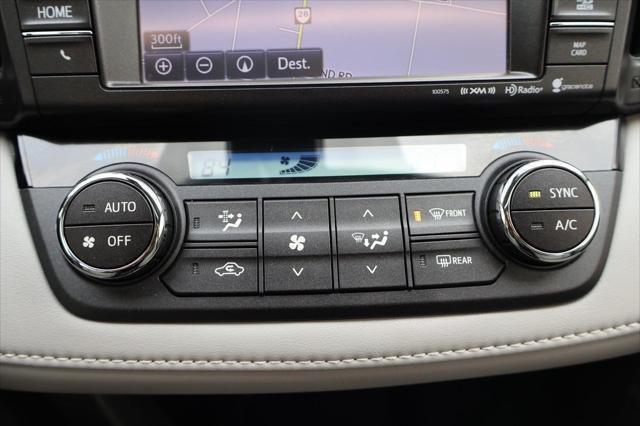 Photo of 2017 Blizzard Pearl Toyota RAV4 Hybrid
