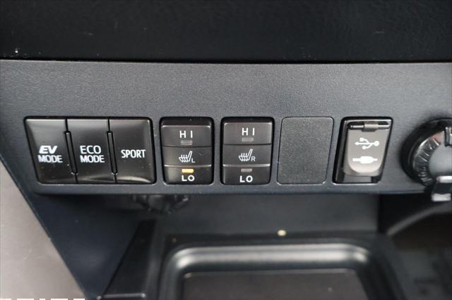 Photo of 2017 Blizzard Pearl Toyota RAV4 Hybrid