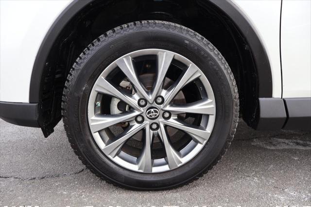Photo of 2017 Blizzard Pearl Toyota RAV4 Hybrid