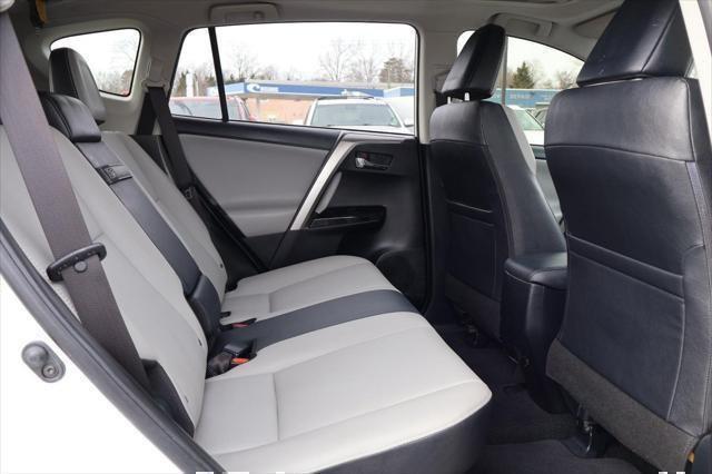 Photo of 2017 Blizzard Pearl Toyota RAV4 Hybrid