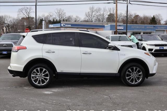 Photo of 2017 Blizzard Pearl Toyota RAV4 Hybrid