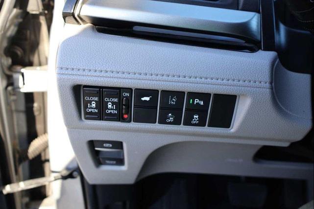 Photo of 2019 Lunar Silver Metallic Honda Odyssey