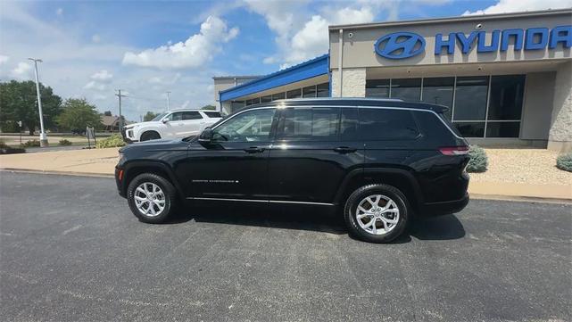 Photo of 2021 Diamond Black Crystal Pearlcoat Jeep Grand Cherokee L