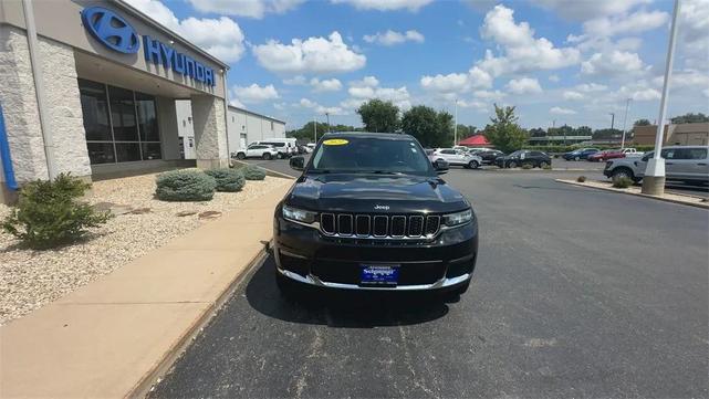 Photo of 2021 Diamond Black Crystal Pearlcoat Jeep Grand Cherokee L
