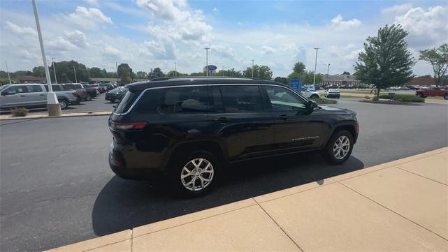Photo of 2021 Diamond Black Crystal Pearlcoat Jeep Grand Cherokee L