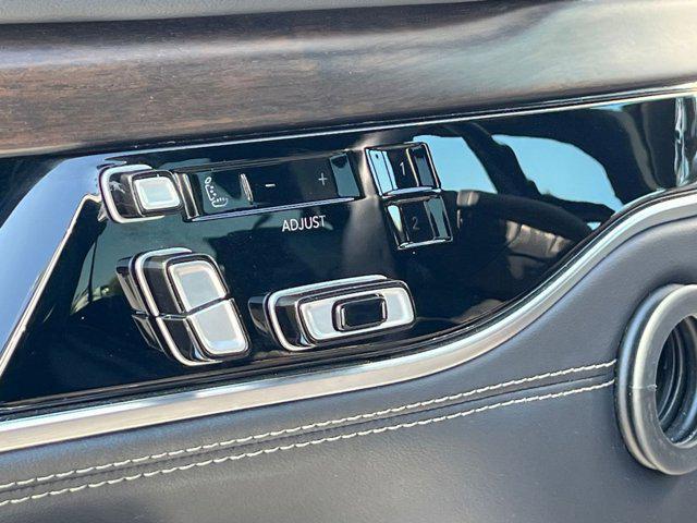 Photo of 2023 Bright White Clearcoat Jeep Grand Wagoneer