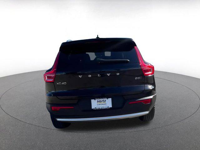 Photo of 2024 Onyx Black Metallic Volvo XC40