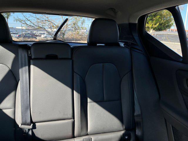 Photo of 2024 Onyx Black Metallic Volvo XC40