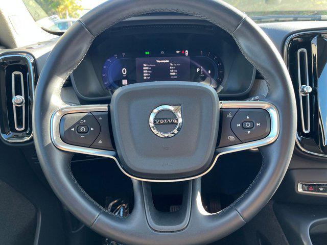 Photo of 2024 Onyx Black Metallic Volvo XC40