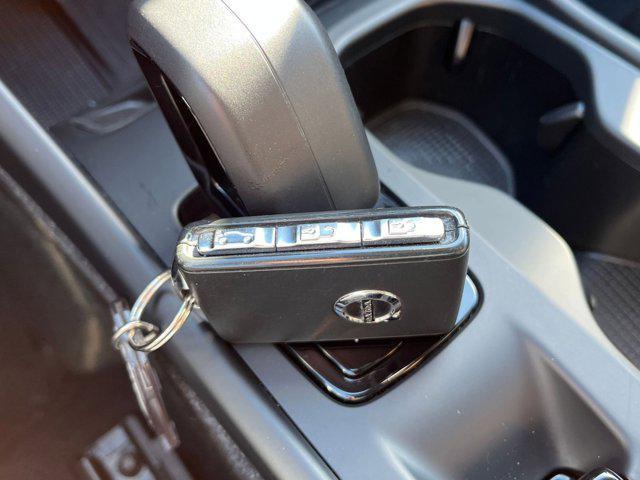 Photo of 2024 Onyx Black Metallic Volvo XC40