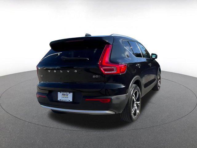 Photo of 2024 Onyx Black Metallic Volvo XC40