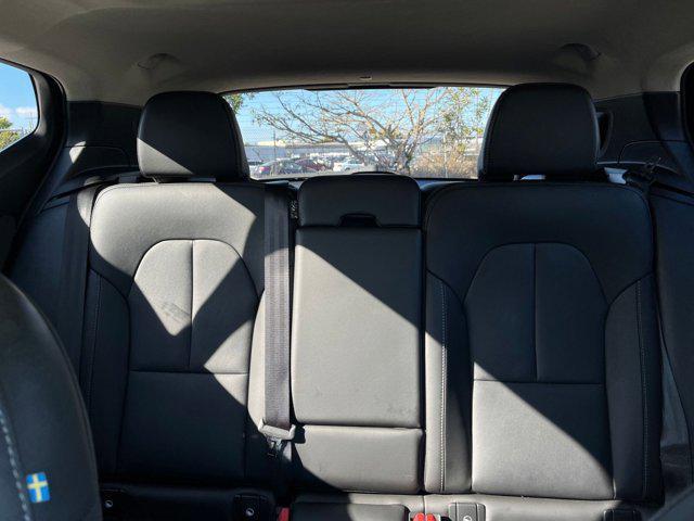 Photo of 2024 Onyx Black Metallic Volvo XC40