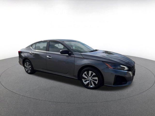 Photo of 2024 Gun Metallic Nissan Altima