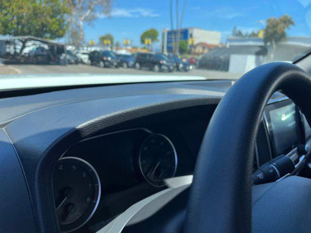 Photo of 2024 Glacier White Nissan Frontier