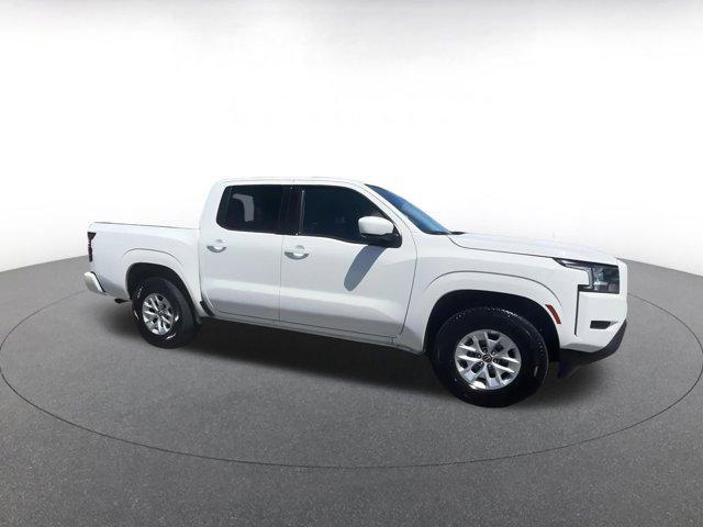 Photo of 2024 Glacier White Nissan Frontier