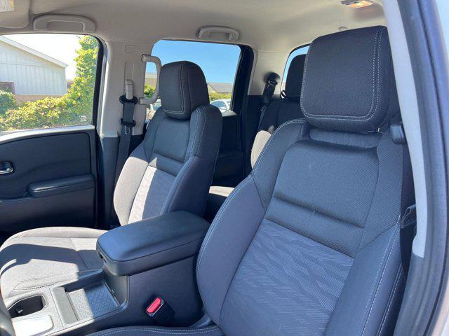 Photo of 2024 Glacier White Nissan Frontier
