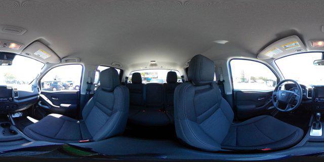 Photo of 2024 Glacier White Nissan Frontier