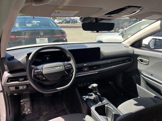 Photo of 2025 Snow White Pearl Kia K4