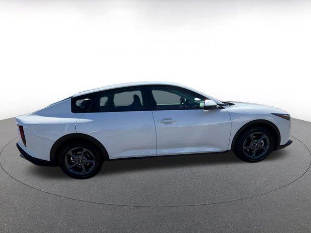 Photo of 2025 Snow White Pearl Kia K4