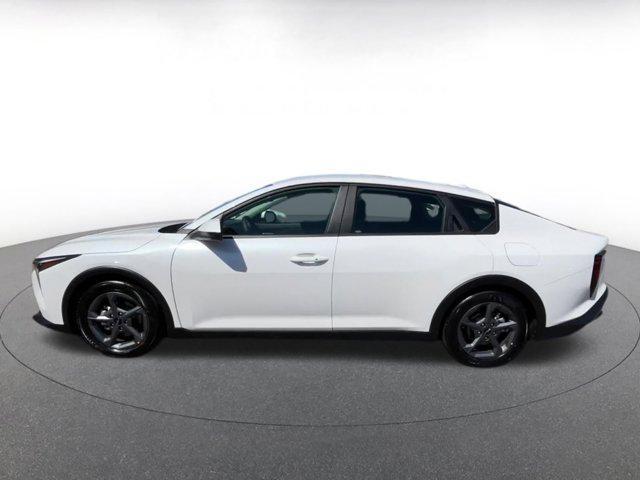 Photo of 2025 Snow White Pearl Kia K4