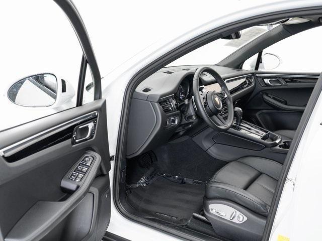 Photo of 2025 Carrara White Metallic Porsche Macan