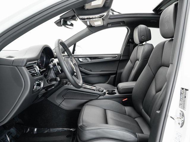 Photo of 2024 White Porsche Macan