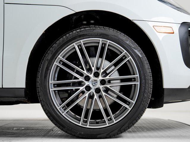 Photo of 2024 White Porsche Macan