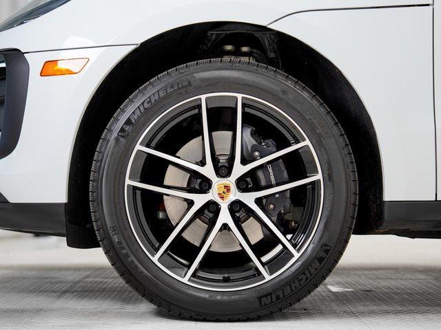 Photo of 2025 Carrara White Metallic Porsche Macan