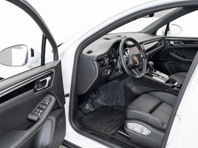 Photo of 2025 Carrara White Metallic Porsche Macan