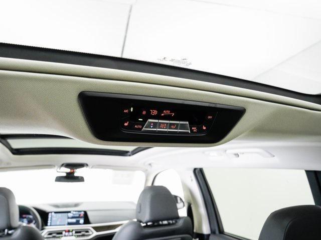 Photo of 2021 Black Sapphire Metallic BMW X7