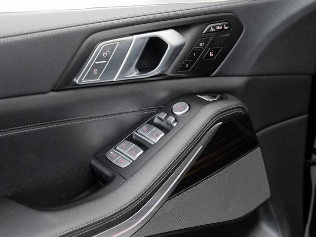 Photo of 2021 Black Sapphire Metallic BMW X7