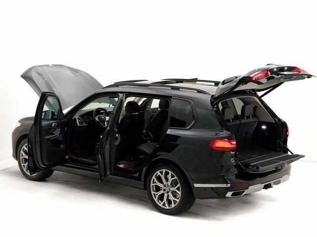 Photo of 2021 Black Sapphire Metallic BMW X7