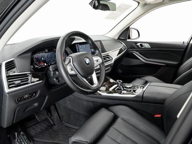 Photo of 2021 Black Sapphire Metallic BMW X7