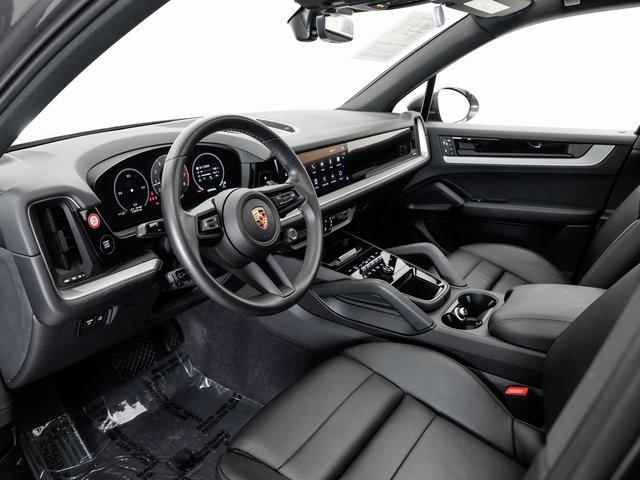 Photo of 2024 Quartzite Grey Metallic Porsche Cayenne