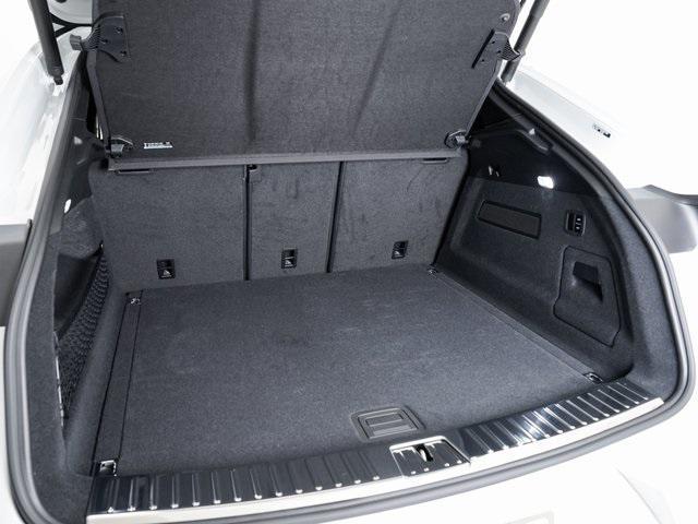 Photo of 2025 Carrara White Metallic Porsche Cayenne